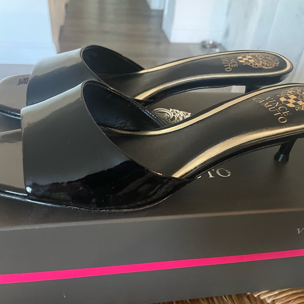 New Vince Camuto size 8 black dress shoes